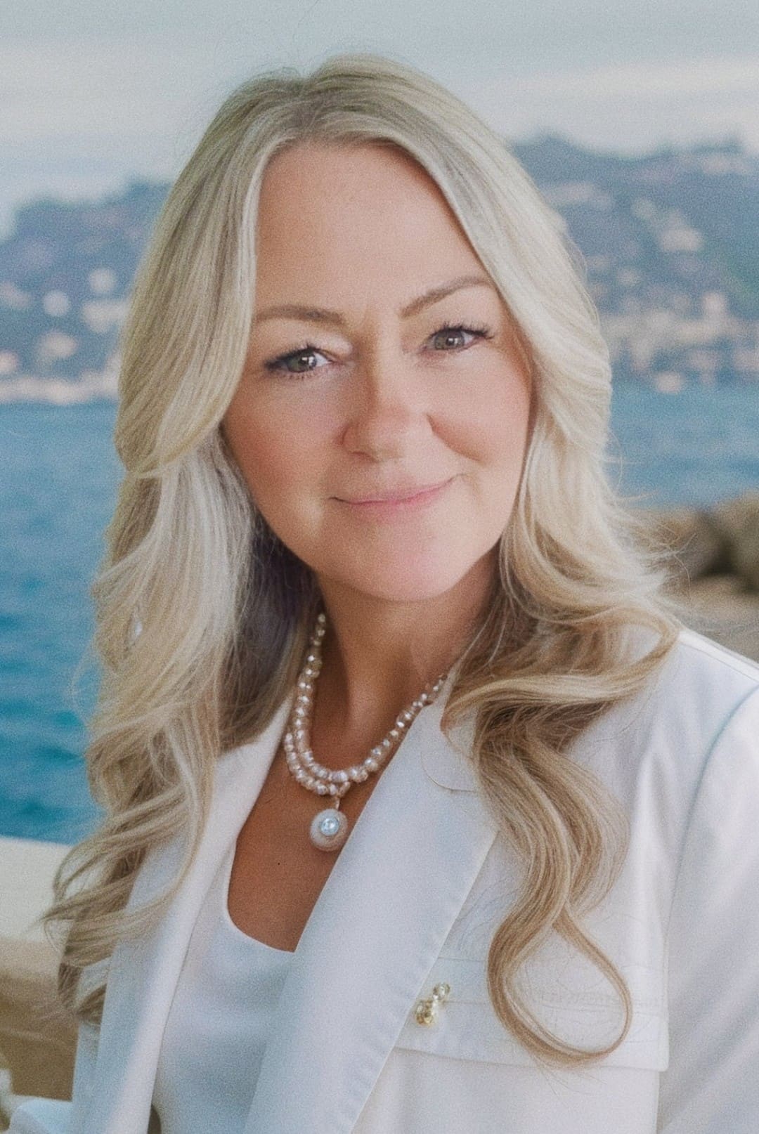 Spray tanning as a small biz idea for ADHD creatives, empaths, and introverts who love hands-on work, flexible hours, and helping others feel confident. Perfect for soul-led beauty pros craving autonomy and creative expression.